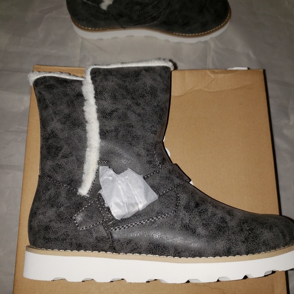 Revel kids boots available in size 5 - Picture 3 of 8